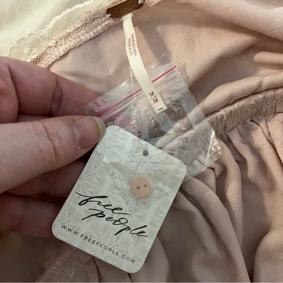 Free People new w/ tags let’s voyage, blush, pink velvet, lace floral blouse M - Picture 7 of 16